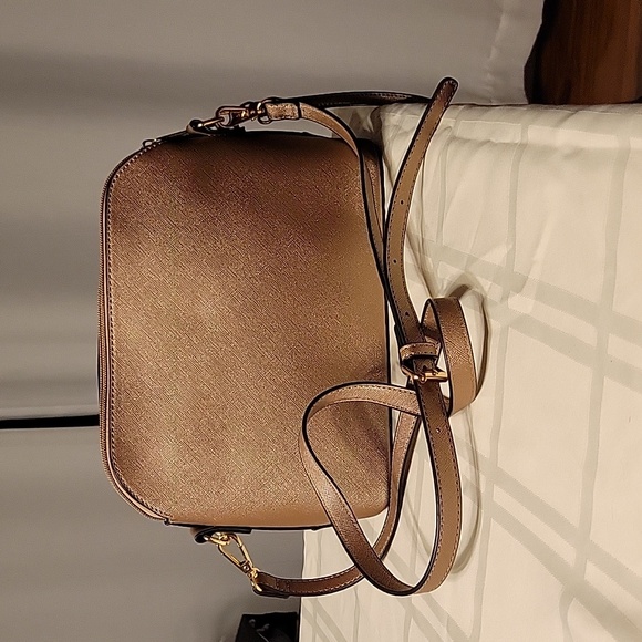 Lovevook Crossbody NWOT Bronze - Picture 2 of 5